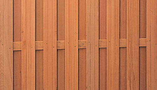 Hardhout is duurzaam en kent een lange levensduur, daarmee uitermate geschikt voor uw houten schutting in Hardenberg
